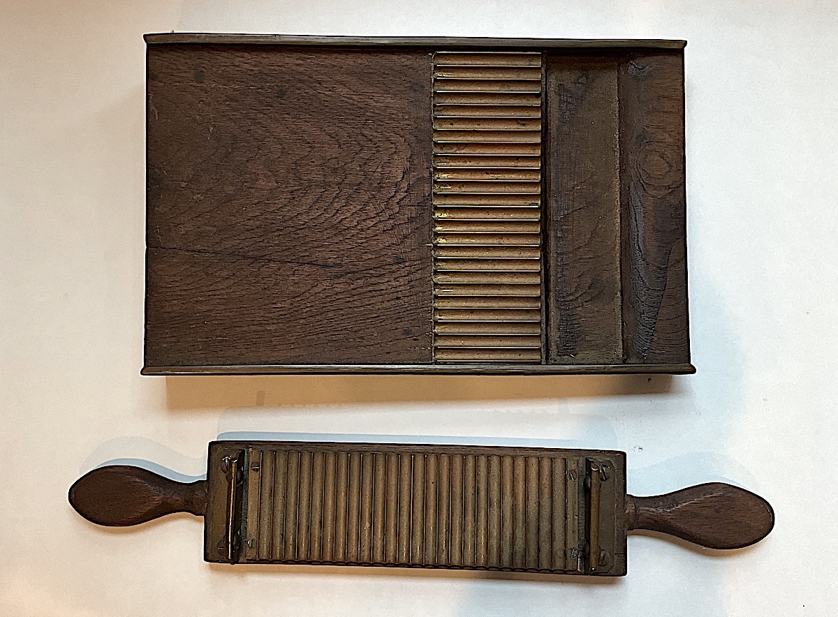 Antique chemists counter top pill roller