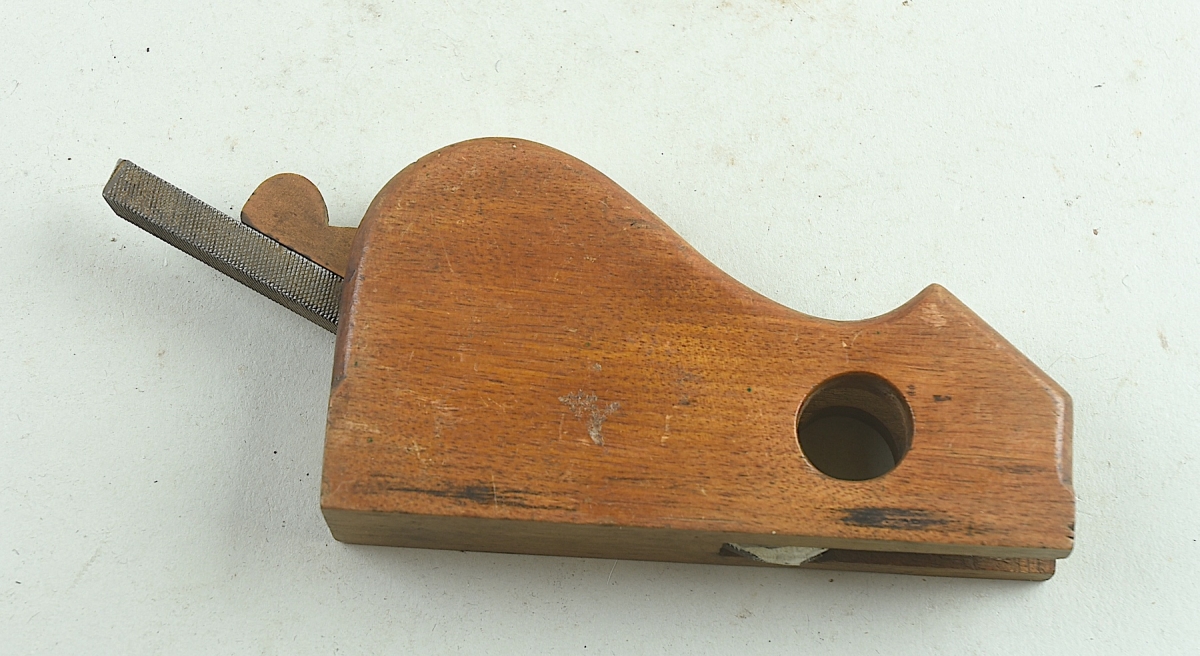 Small plane with V-groove iron